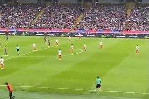 继续抗议！巴萨vs赫罗纳开球15秒“静站”，转播切球场远景