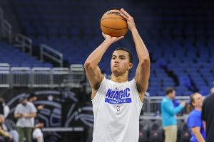 Scotto：老鹰与凯莱布-休斯坦签下了一份双向合同