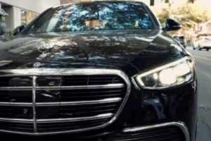 不差钱！鲨鱼二儿子打视频电话购买奔驰S580 13万直接划老爹卡