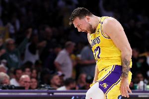 东契奇揭幕战上半场砍下22分 创湖人队史自2000年奥尼尔后新高