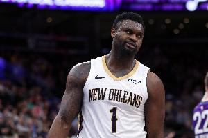 效率不太高！锡安半场9投仅3中拿到11分6板 罚球8中5