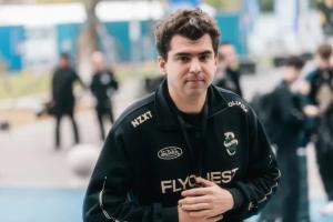 Bwipo：选择索拉卡可以搭配赵信反制洛，但手太短了