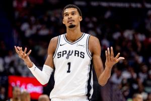 你觉得文班亚马本赛季是否可能会拿下四双？