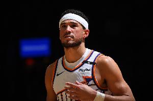 仅10投5中 布克：我需要多出手 打得更具侵略性