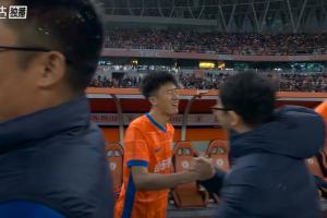 泰山对前四球队战绩：对海港1胜1平 对申花1平1负 对蓉城被双杀