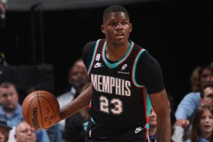 不得了~科沃德场均19分&三分72.7% 是灰熊用小杨+3个签换来的菜鸟