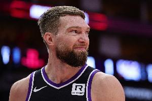 一言难尽！小萨15中5&三分2中0拿到10分18板3助 也出现5失误