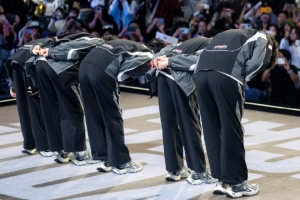 媒体人：Tabe可惜赌了两次都赌输了 这队伍说实话还是野辅是大哥