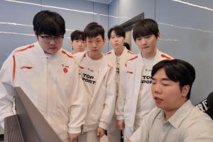 Homme：TES是一支对线落后就很难翻盘的队伍，所以我倾向选择前期阵容