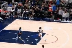 奋力反击！哈登传射建功率队轰出12-0攻击波 鲍尔默场边很兴奋