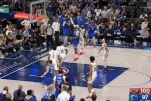 就差1分 ！加福德篮下转身大勾手轻松得分