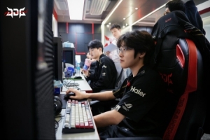 把Scout给踢了？圈内人：JDG想在中单辅助上下功夫 资金不是问题