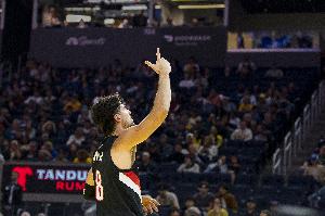 一球不进但杀伤很猛！阿夫迪亚半场8中0拿到9分6板5助 罚球10中9