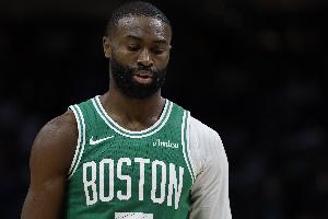 苦苦支撑！杰伦·布朗首节11中7砍下16分2板1助 球队落后11分