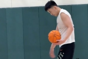 王俊杰晚上10点还在旧金山大学训练馆加练 最后1组三分球弹无虚发