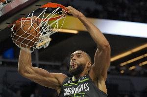 美记：戈贝尔不在场森林狼篮下成对手的走秀红毯 兰德尔护筐稍差