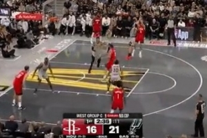 开挺早！谢泼德急停跳投拿到2分 帮助火箭止住颓势