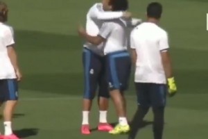 当C罗拥抱马塞洛后其他队友都嫉妒了