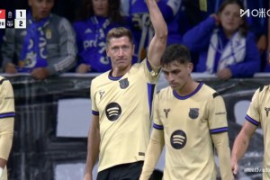 巴萨反超比分！莱万回头望月顶入死角！德容送精准传中助攻！