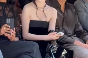 养眼！白鹿和科比大女儿同框亮相米兰时装周