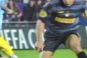 招牌杀招！名场面：大罗钟摆过掉门将，轻松推射空门！