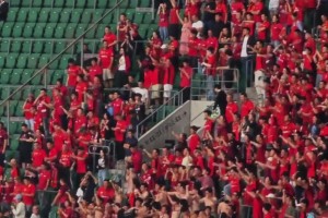 前国安外援比埃拉西甲名场面：逼大圣使出龙爪手