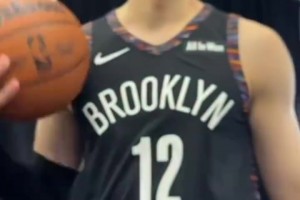 篮网最新训练：曾凡博快攻秀炸扣全力冲击双向合同