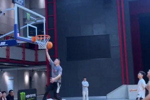 同时代最伟大两位分卫！科比/韦德亦敌亦友的珍贵感情