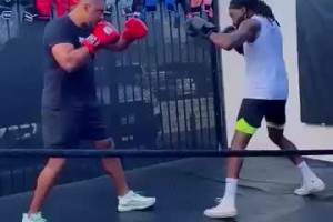 乌度卡休赛期练习拳击，下赛季要是谁不听话，就给他一拳吗？