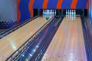 七尺长人！切特去试跑车发现自己完全坐不下！