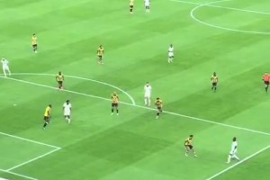 球迷：看看C罗的抢点意识，其他人都一动不动，他已经领先一步了