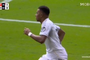 居勒尔直塞助攻姆巴佩破门！解说：你有高压战术，我有巨星！