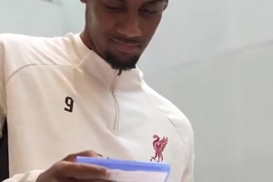 补时阶段罗幕洛、周定洋先后倒地，浙江队主场担架队“火速”出动