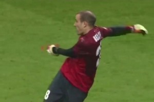 让人印象深刻！帕拉西奥客串门将力保城门不失！