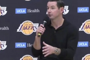 杨毅：06年韦德确实有裁判给哨，但那些中距离都是用实力投进的