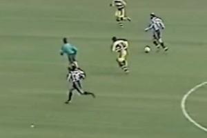 中场大魔王！齐达内00年对阵帕尔马个人集锦！