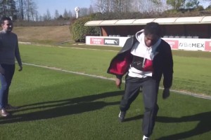 巴甲门将：你不想打进也不要往我身上打啊，我都没法躲