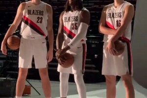 杨瀚森+克林根+罗威三大中锋同框合影！利拉德还展示了中文水平