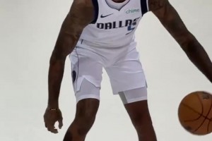 范乔丹：今年我不用接受采访了，可以坐在这儿看他们比赛