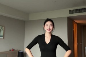 超绝比例！刘礼嘉20岁的女友小跳一段无名舞蹈