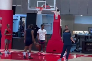 皮尔斯&小卡谁更强？杨毅：皮尔斯进攻更强，对比赛影响力更大，也能防