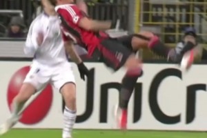 曾经最会进球的中卫！梅克斯的暴力模式倒钩破门！