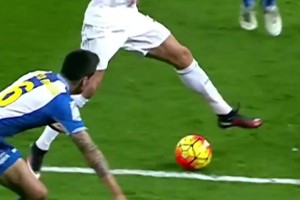 帅炸了！C罗连续脚跟磕球后轰进世界波！