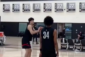 手感柔和！杨瀚森训练后独自加练罚球