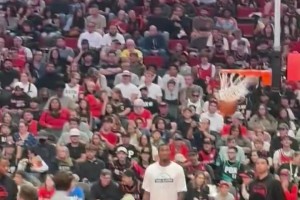 洒洒水啦！杨瀚森在球迷日三分训练，稳稳命中！