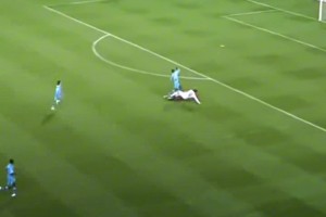 昔日国家德比，面对皇马豪华人墙，梅西打入精彩任意球