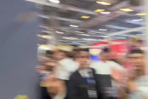 自己玩梗！中国球迷教杰伦-格林用中文说：护林员，牛逼！