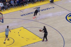 功夫不错！希尔德训练中来了个侧手翻，随后三分命中