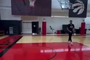 简直是医学奇迹！跟腱撕裂5个月的塔图姆，现在已经可以暴扣了！