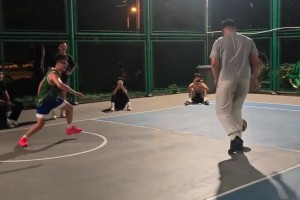这个视频是不是很好的证明了“奥尼尔打1v1就是无敌的”